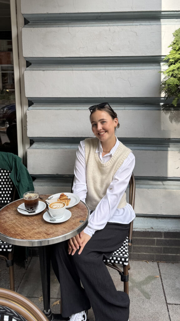 Janne Buschmann im Café